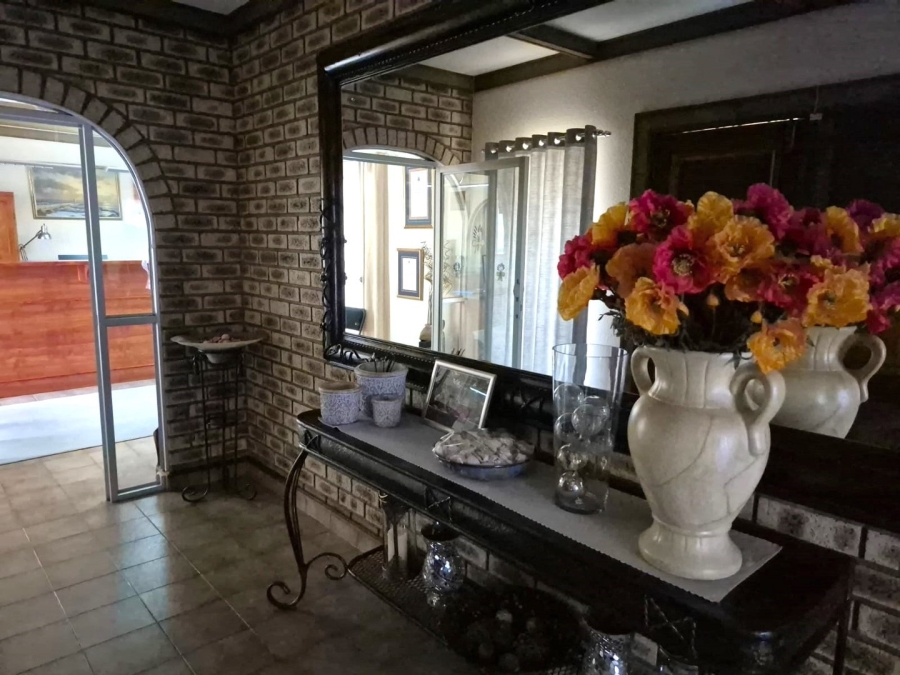 6 Bedroom Property for Sale in Flimieda North West